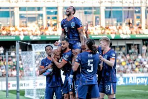 Golgheterul all-time al Olandei, purtat în triumf!