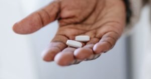 Trump promovează legătura neconfirmată între Tylenol și autism, cu RFK Jr. în spatele său