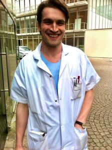 Deputatul Andrei Baciu își împărtășește experiențele pe Facebook despre dilema plecării sau rămânerii.