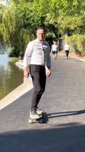 Primarul Stelian Bujduveanu ține promisiunea: Aleea din Parcul Herăstrău, reparată în două săptămâni, așa cum a fost anunțat