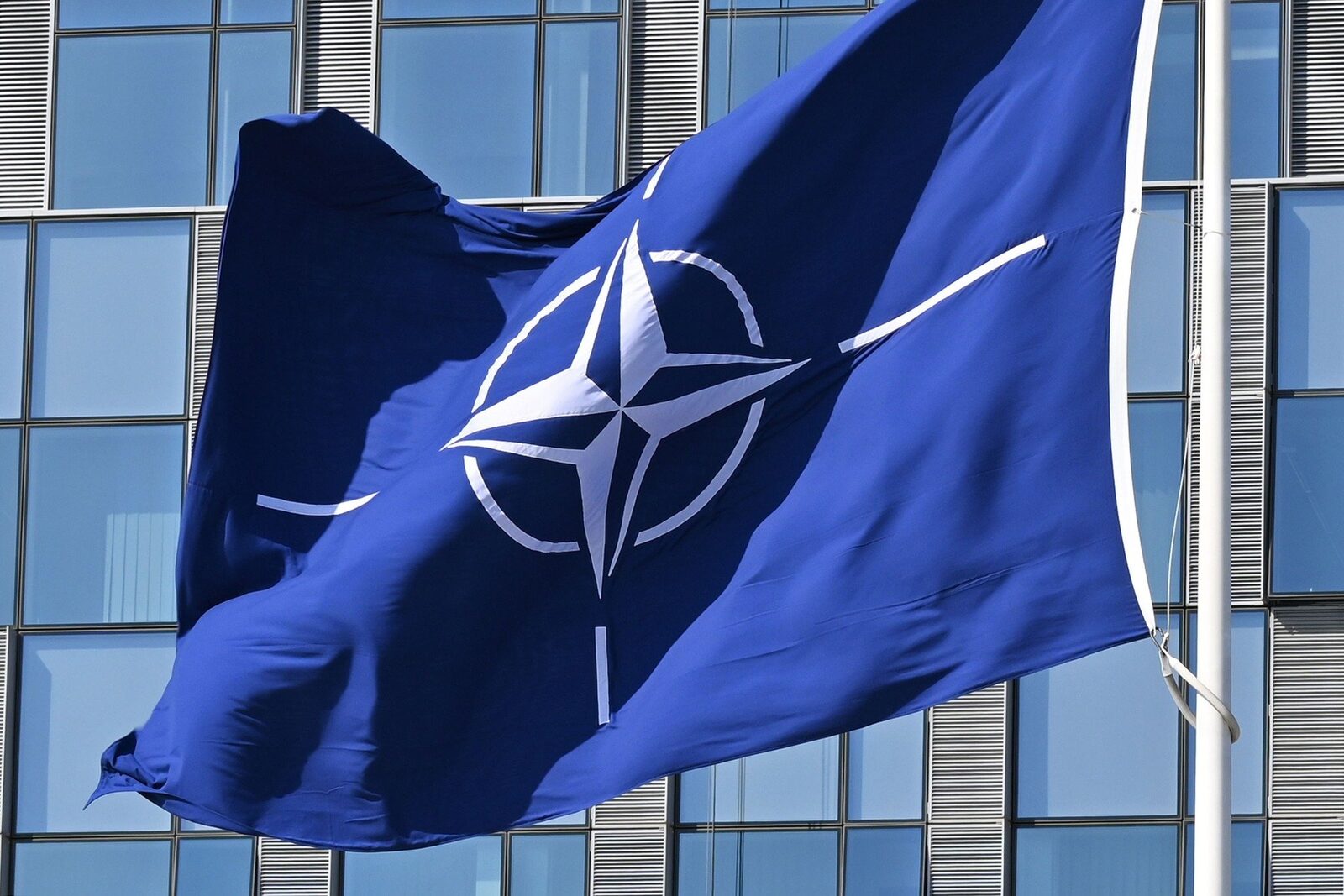 Deputatul Andrei Baciu discută pe Facebook despre activarea Articolului 4 din Tratatul NATO de către Polonia.