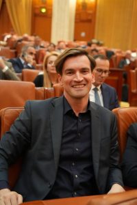 Deputatul Andrei Baciu avertizează pe Facebook despre noi reguli pentru blocurile de locuințe