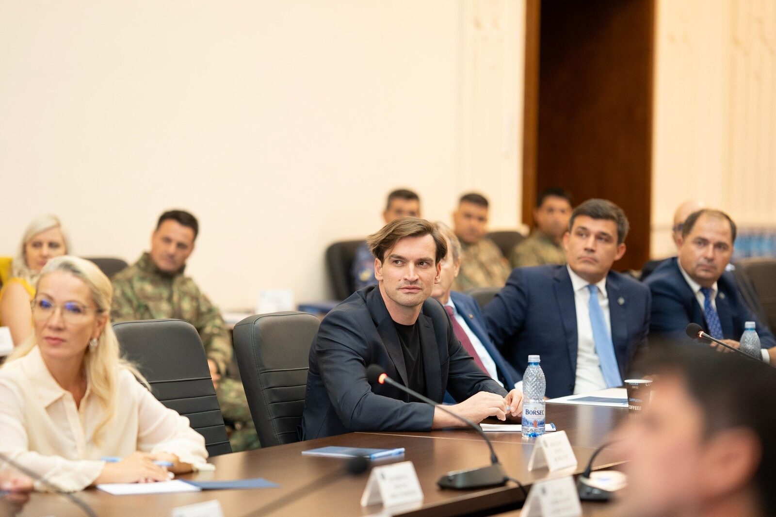 Deputatul Andrei Baciu a participat la o întâlnire oficială cu ministrul apărării naționale și a anunțat detalii despre evenimentul respectiv pe Facebook.