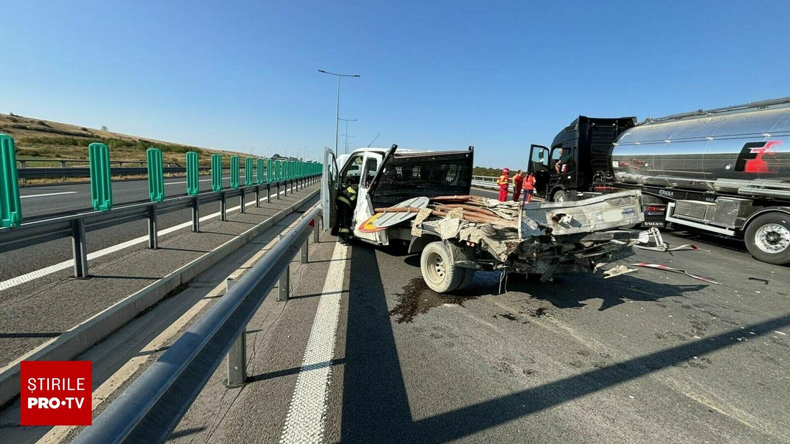 Trei muncitori au murit loviți de o cisternă pe A1