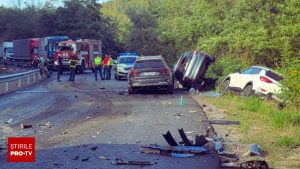 Accident mortal în Bulgaria, trei autoturisme românești spulberate de camion