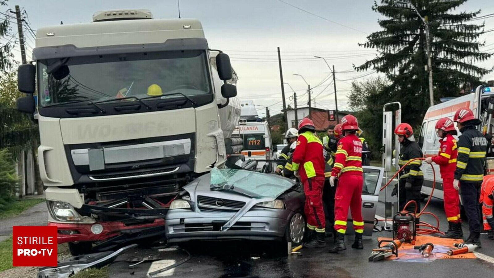 Familie cu trei membri decedează în accident pe DN7 în Argeș