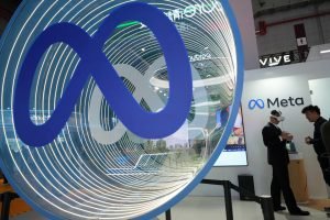 Un senator din SUA solicită Meta să blocheze accesul minorilor la chatboturile AI.