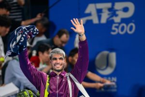 Fără probleme la gleznă, Alcaraz ajunge în semifinale la Tokyo