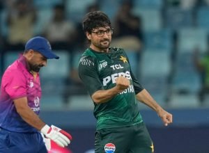 Pakistan învinge Emiratele Arabe Unite și avansează în Super Fours.