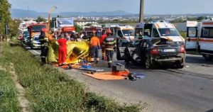 Accident mortal în apropierea Baia Mare, un tată și fiul său decedați după coliziunea cu un TIR.