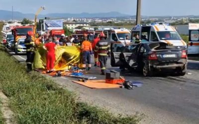 Un bărbat și fiul său de 14 ani au murit într-un accident grav lângă Baia Mare. Mașina lor a intrat într-un TIR