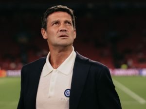 Ajax, omagiu pentru Chivu inainte de meciul cu Inter