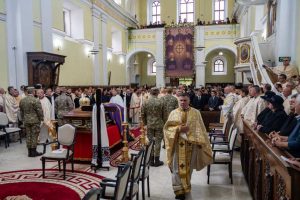 Alba: Sute de credincioși la înmormântarea liderului Bisericii Greco‑Catolice din România