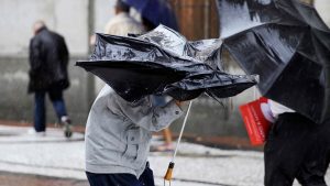 Alertă galbenă pentru vânt puternic în România, rafale de până la 120 km/h în zonele montane – harta