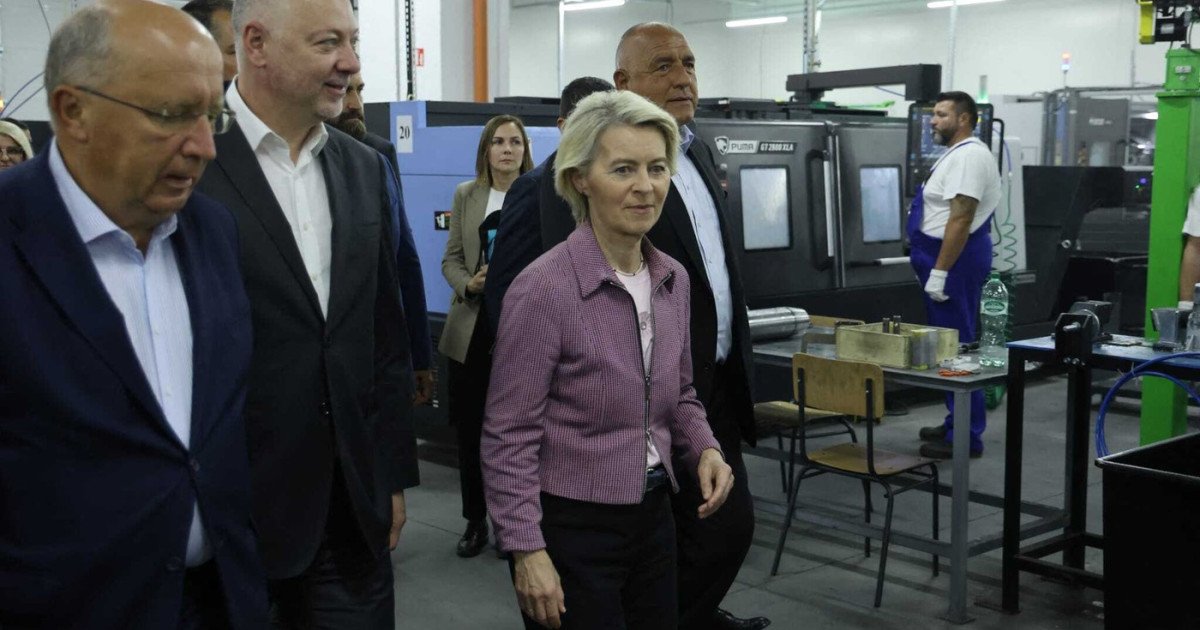 Avionul cu care zbura Ursula von der Leyen, afectat de un presupus bruiaj din partea Rusiei, la aterizarea în Bulgaria (FT)