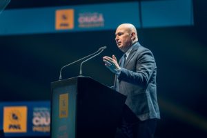 Bolojan afirmă: Numeroase ore de curs în școlile românești sunt asigurate de îndrumători temporari