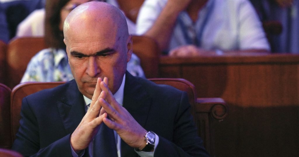 Bolojan discută cu reprezentanții marilor magazine despre plafonarea adaosului comercial la alimentele de bază