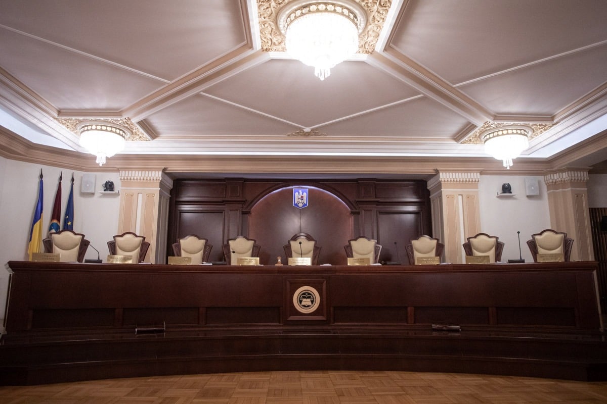 BREAKING CCR amână pentru 8 octombrie decizia privind constituționalitatea pensiilor magistraților dar respinge obiecția de neconstituționalitate care viza restructurarea ANCOM, ANRE și ASF / Contestațiile privind alte trei proiecte pentru care Guvernul și-a asumat răspunderea, amânate și ele