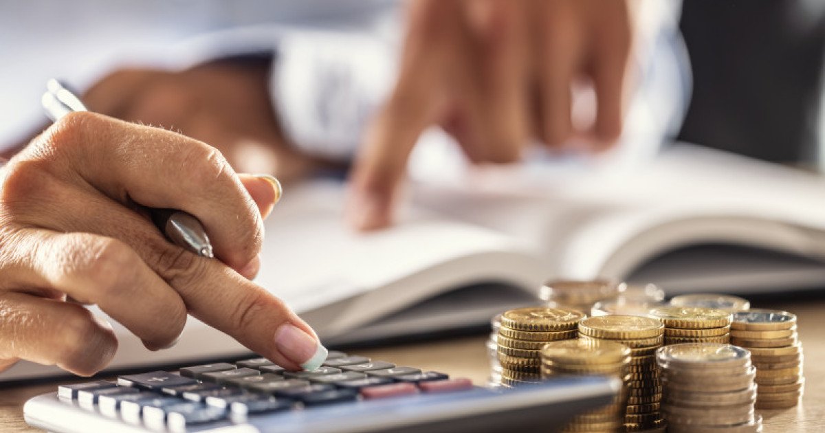 Cât trebuie să păstreze europenii în numerar pentru situații de urgență. Suma minimă necesară