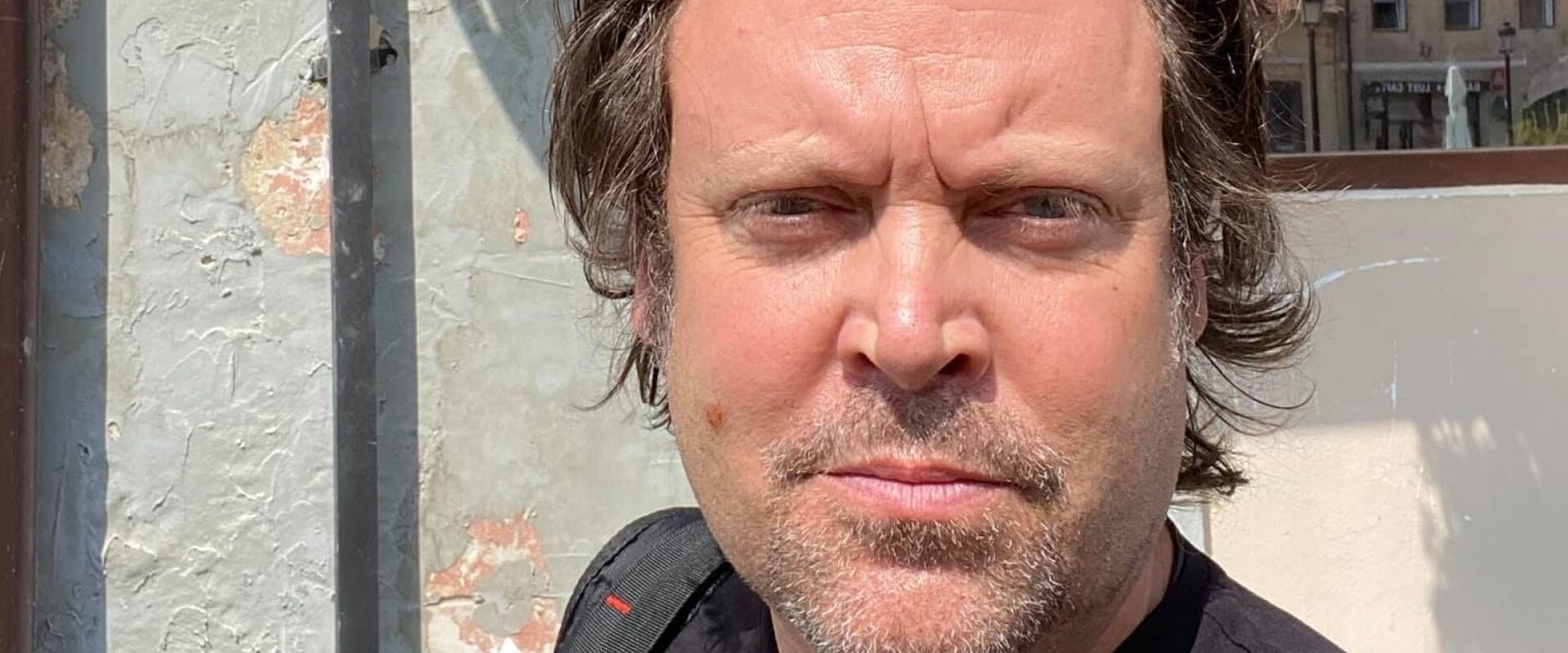 Veșnica birocrație. Charlie Ottley, englezul care laudă România în toată lumea, se chinuie de 5 ani să ne obțină cetățenia