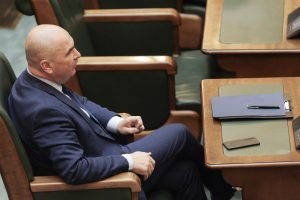 Coaliția, cinci ore de discuții în urma amenințării lui Bolojan cu demisia.