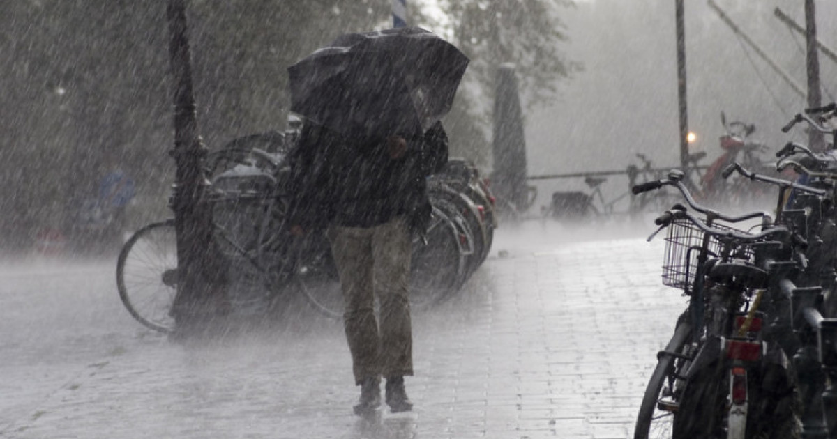 HARTĂ Noi alerte meteo: cod galben de furtuni și vânt puternic. Care sunt zonele vizate și cum va fi vremea în Capitală