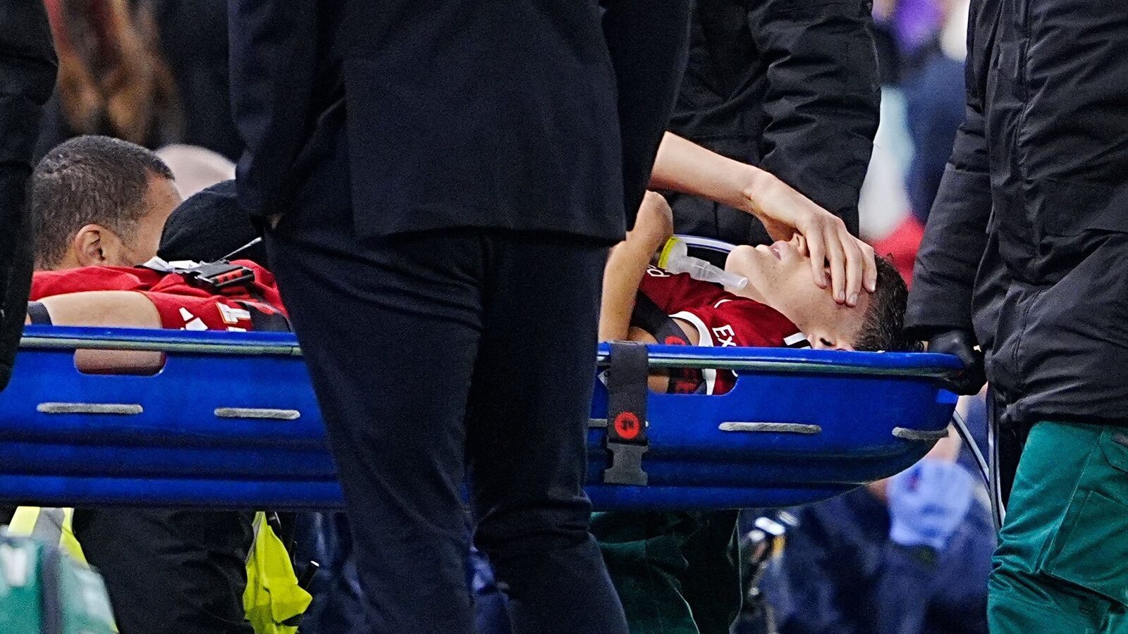 Giovanni Leoni accidentat în meciul de debut la Liverpool
