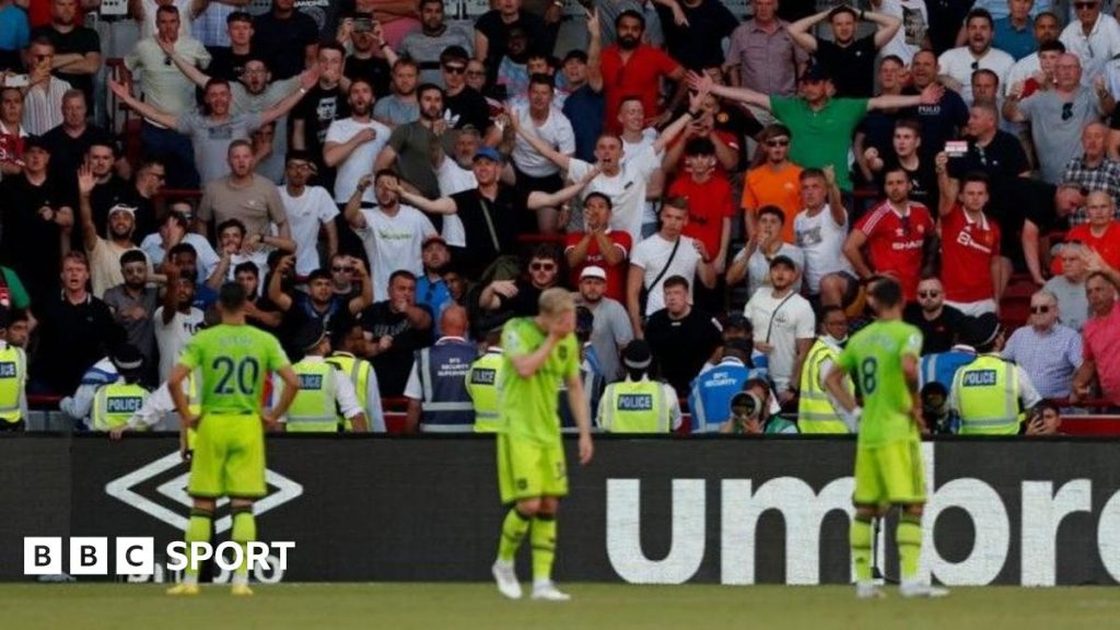 Tony Jacklin lifts the Ryder Cup in 1975