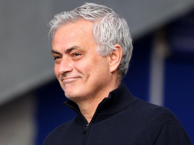 și-au demis antrenorul la miezul nopții și au bătut palma cu Jose Mourinho
