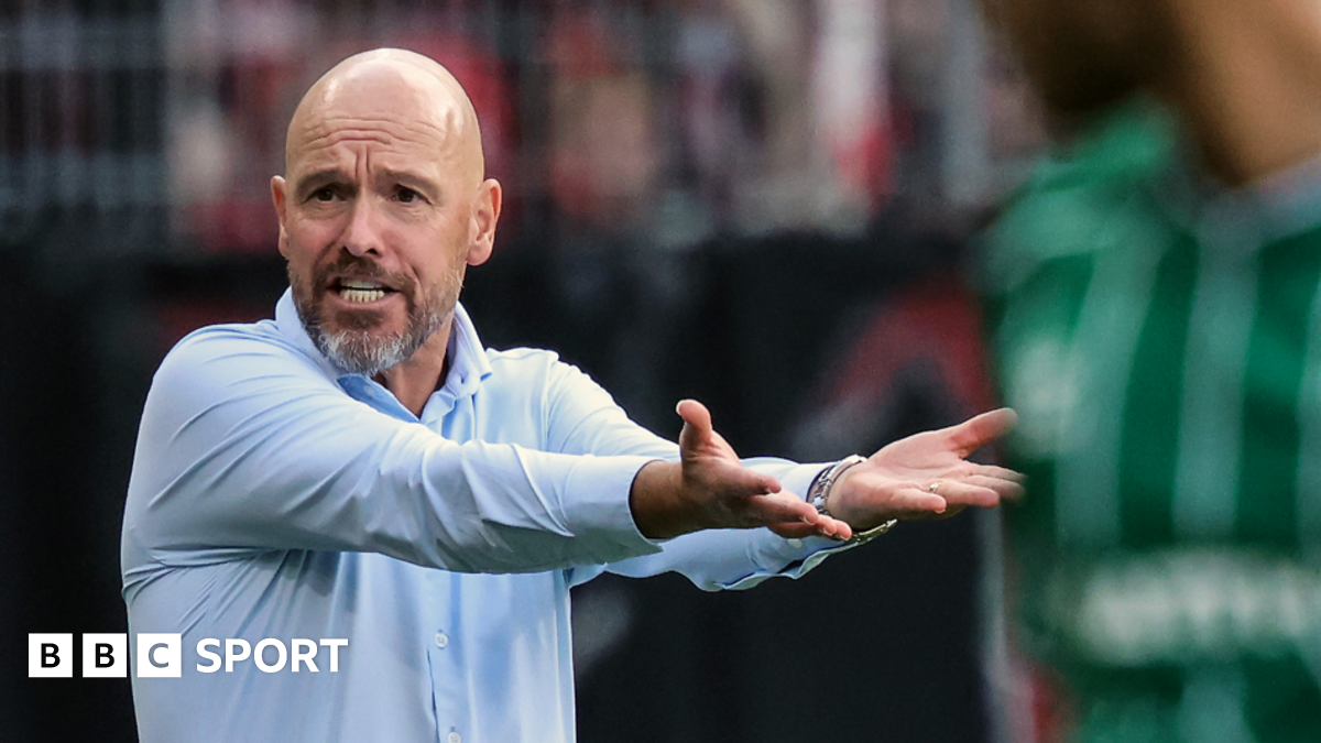 Bayer Leverkusen boss Erik ten Hag reacts during a match
