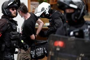 Franța: Peste 500 de arestări la protestele anti-austeritate cu 200.000 de participanți