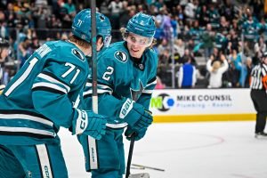 De ce au rămas Celebrini și Smith pe gheață mult după terminarea antrenamentului Sharks?