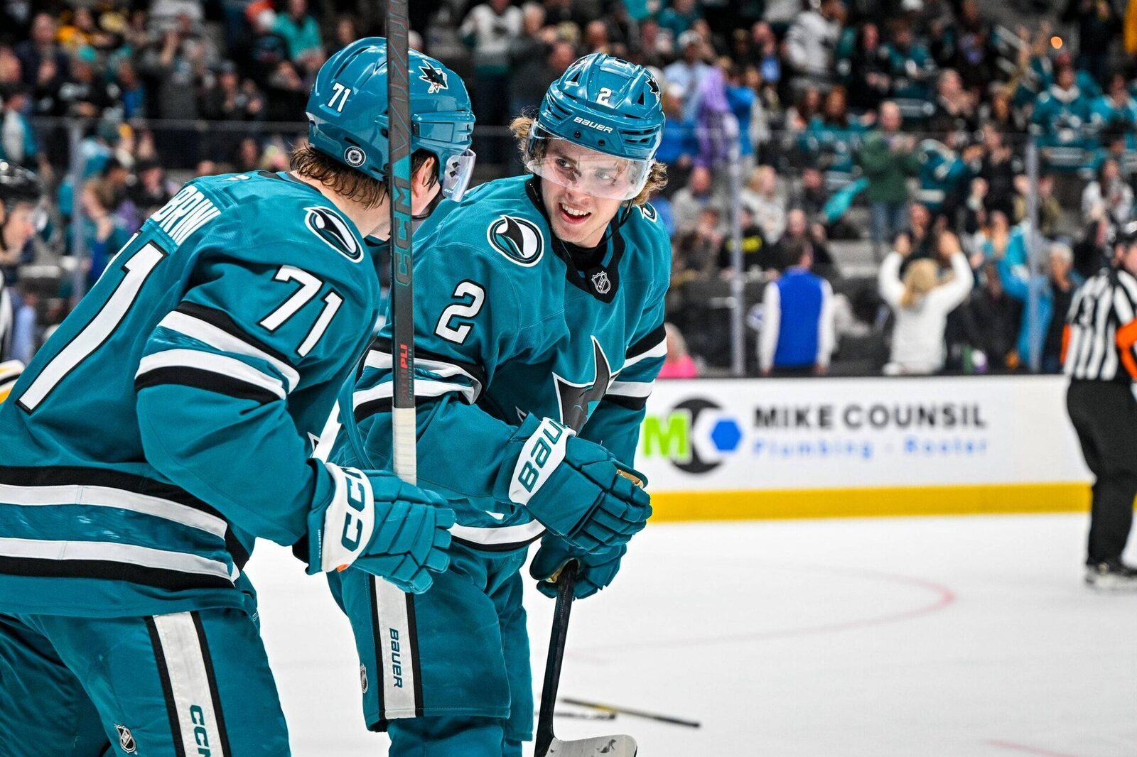 De ce au rămas Celebrini și Smith pe gheață mult după terminarea antrenamentului Sharks?