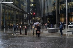 Înaintează frigul: ploi torențiale și vânt puternic