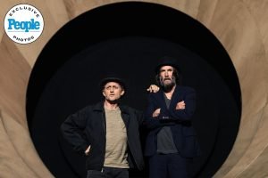 Keanu Reeves și Alex Winter debutează pe Broadway în „Așteptându-l pe Godot”