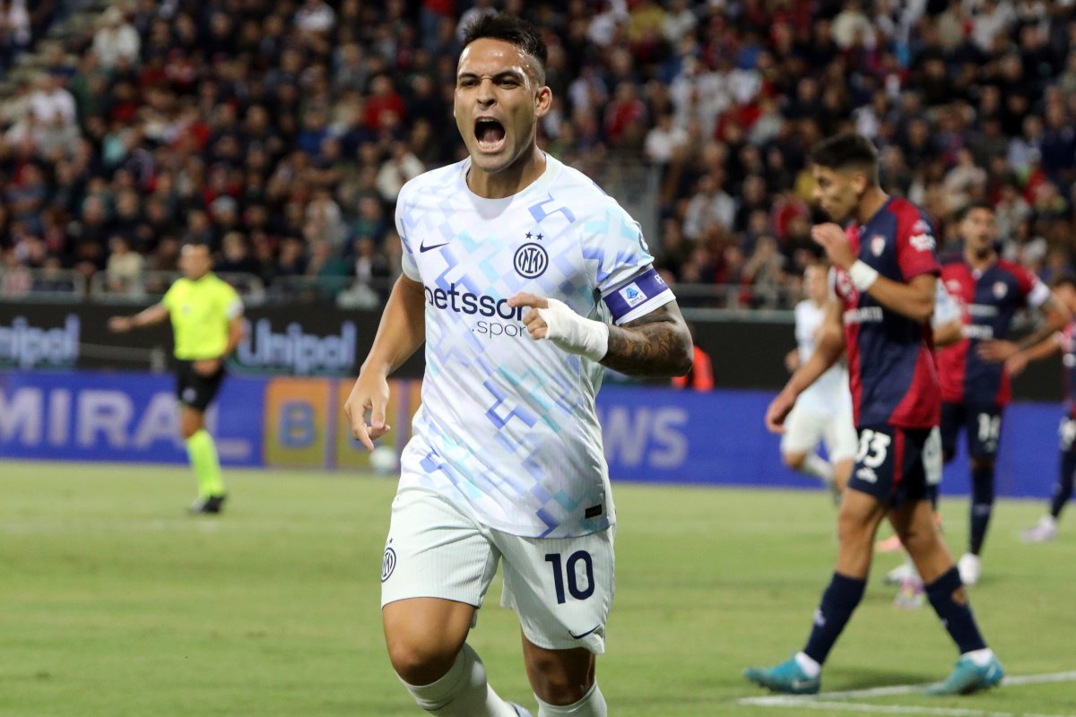 CAGLIARI, ITALY - SEPTEMBER 27: Lautaro Martinez of Inter celebrates scoring the opening goal during the Serie A match between Cagliari Calcio and FC Internazionale at Stadio Sant