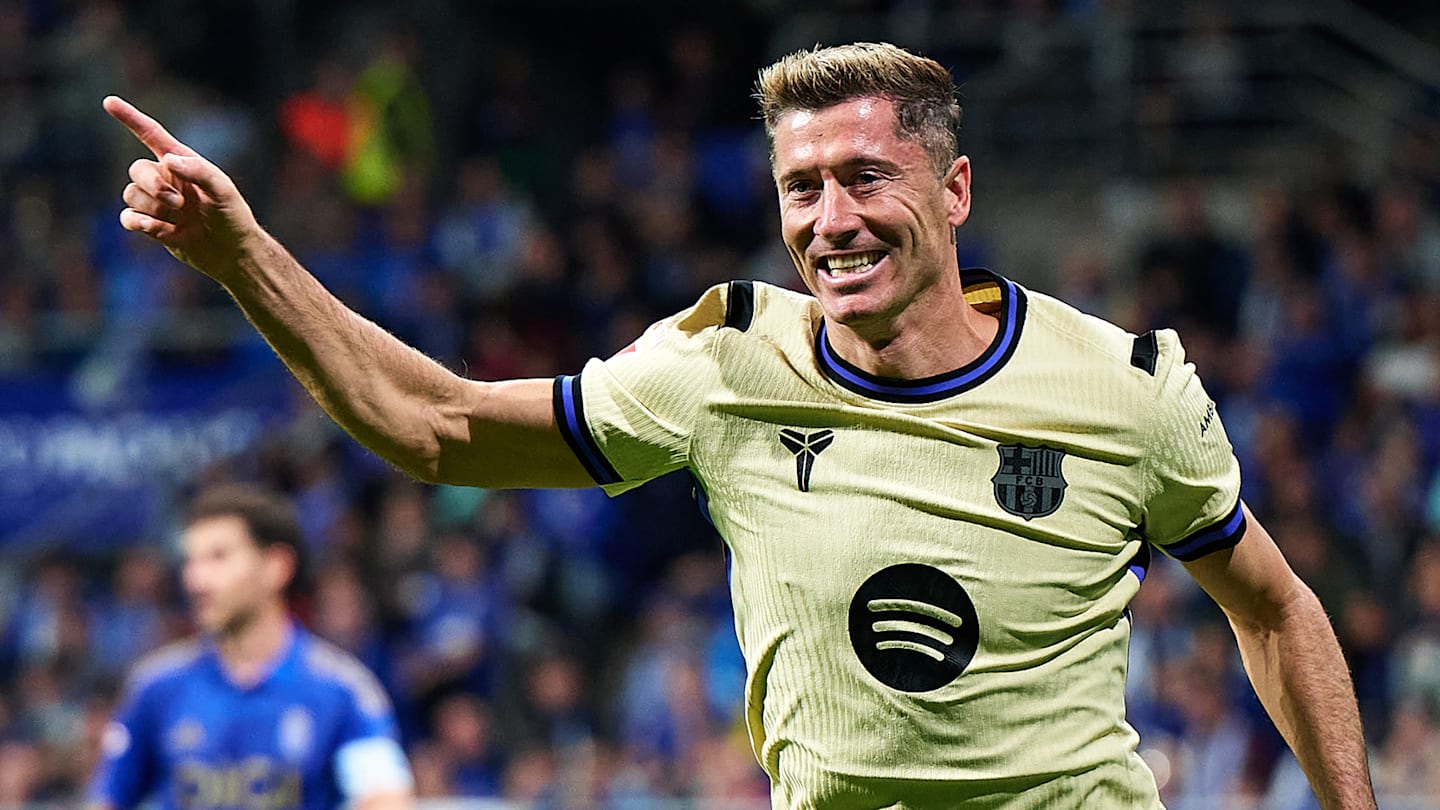 Lewandowski conduce atacul, iar Yamal e în echipă.