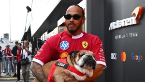 Lewis Hamilton informează despre sănătatea câinelui Roscoe, după renunțarea la testul de anvelope