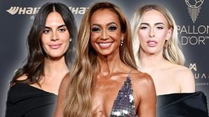 Kate Scott impresionează în rochie decoltată pe covorul roșu al Balonului de Aur