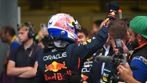 Max Verstappen câștigă dominația în Azerbaijan, Russell și Sainz pe urmă