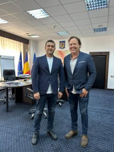 Ministrul Economiei anunță: jurnalistul britanic Charlie Ottley a depus cerere pentru obținerea cetățeniei române, însă procesul este încă împotmolit în birocrație.