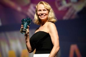 Pamela Anderson negatează zvonurile despre o relație cu Liam Neeson