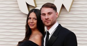 Partenera starului de la Liverpool FC naște după 18 ore de suferință