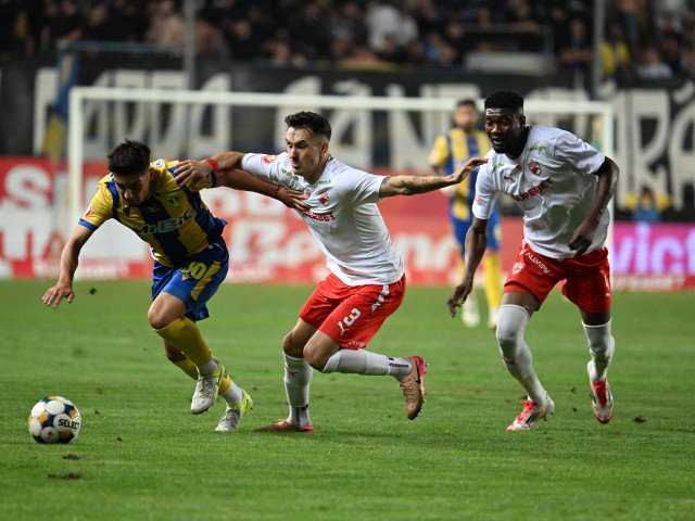 Video | Petrolul - Dinamo 0-2. ”Câinii” au revenit pe podiumul SuperLigii! Cîrjan și Armstrong au adus victoria