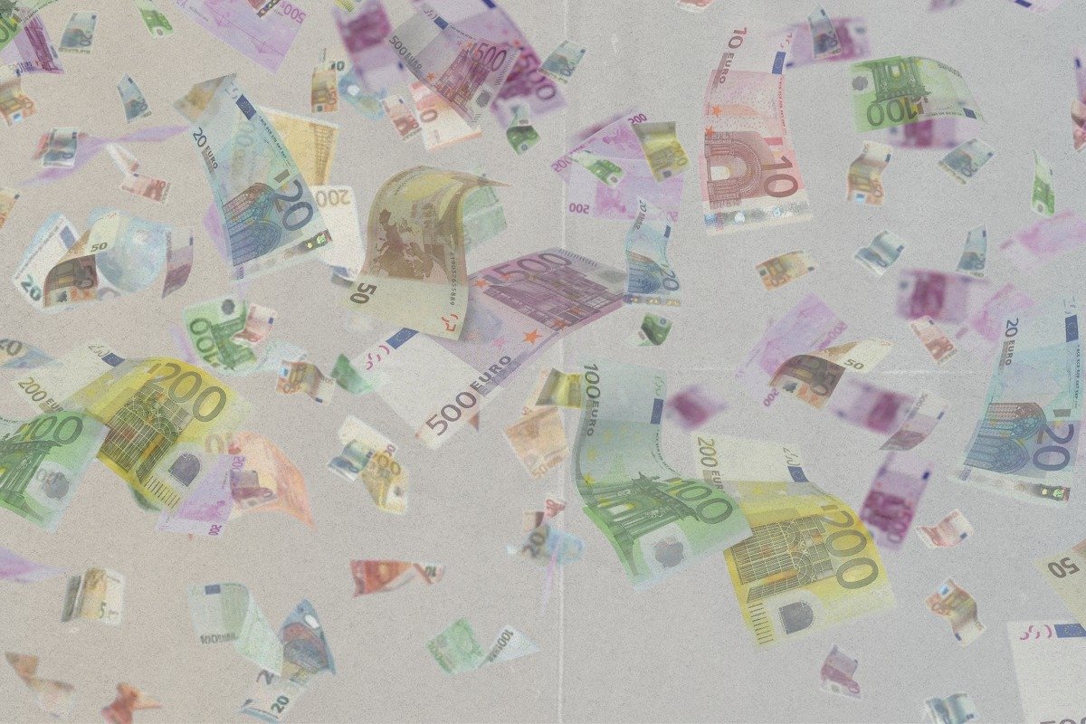 Cum faci pierdute 18 milioane de euro din TVA: Firma care ”scapă turma” și intră în insolvență / Cazul mașinilor de lux vândute succesiv, investigat de DNA