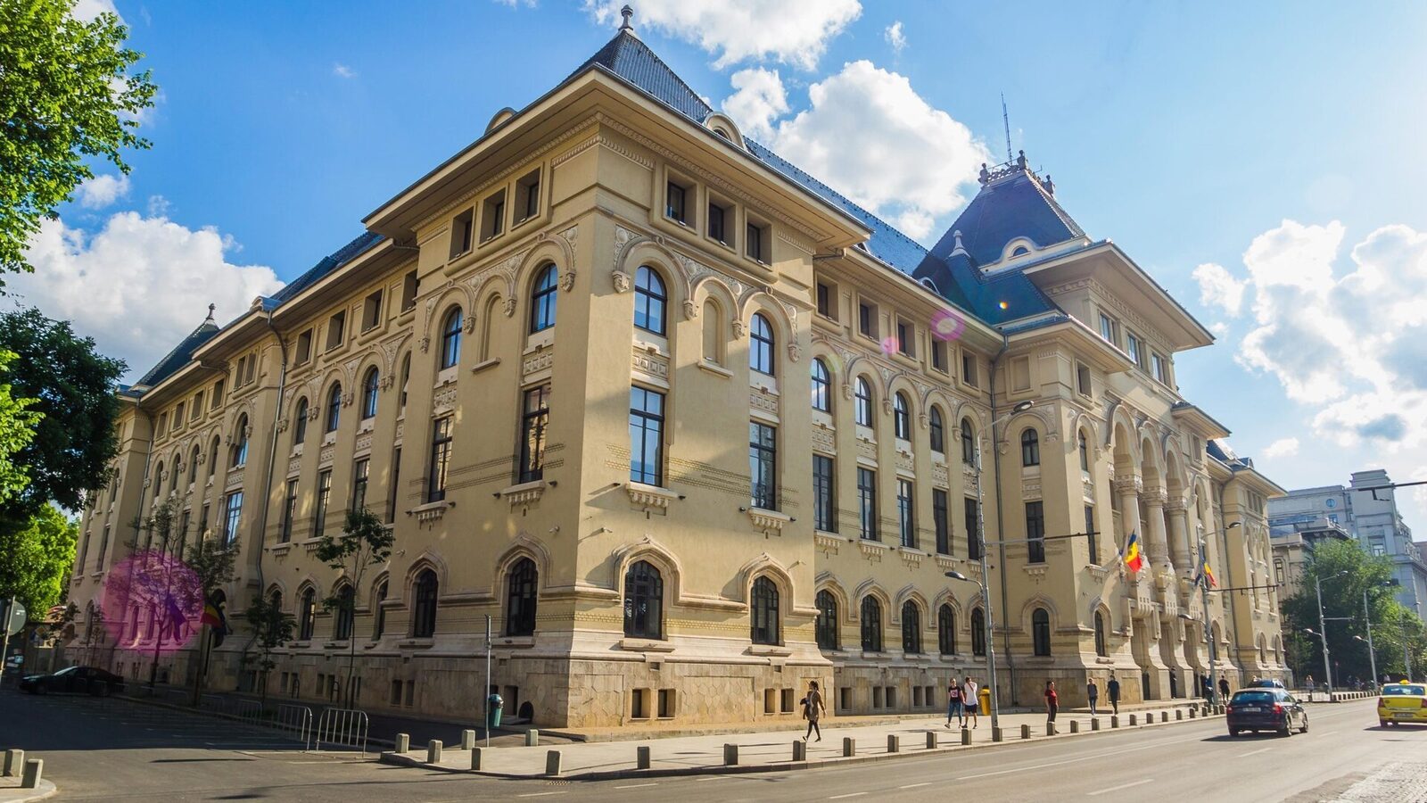 Potrivit unui sondaj Avangarde, USR este partidul favorit pentru alegerile parlamentare, în timp ce Băluță (PSD) și Ciucu (PNL) sunt cei mai apreciați pentru postul de primar al Capitalei.