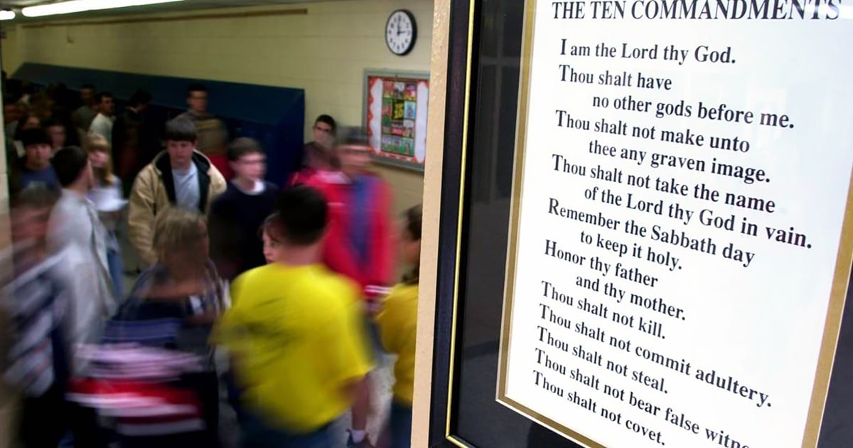 How some Texas teachers are fighting the Ten Commandments law in classrooms