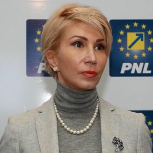 <p><strong>Raluca Turcan a prezentat o iniţiativă legislativă prin care, în afara cotizaţiei impuse de 4,75 % la Pilonul II, angajatorii pot depune lunar o sumă dedusă fiscal de până la 150 €</strong></p>