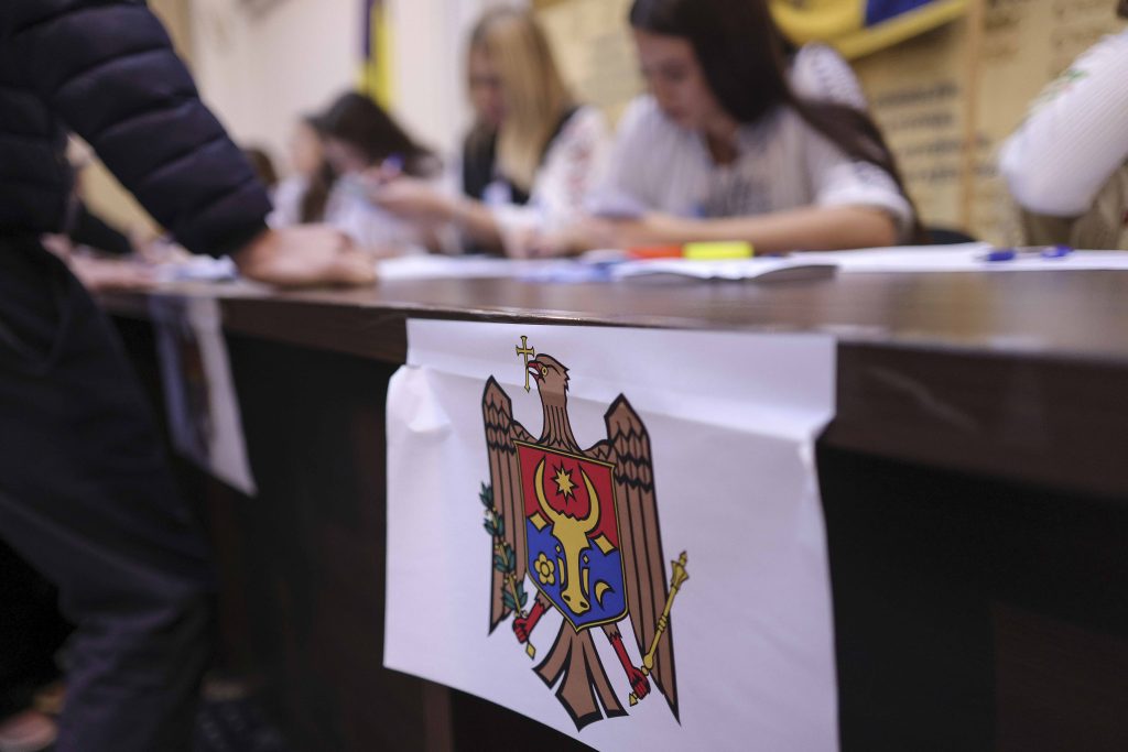 O rețea secretă finanțată de Rusia și care are legături cu o organizație apropiată a oligarhului Ilan Șor urmărește să perturbe alegerile din Moldova / „Ascultă, poți să aduci bani de la Moscova…”