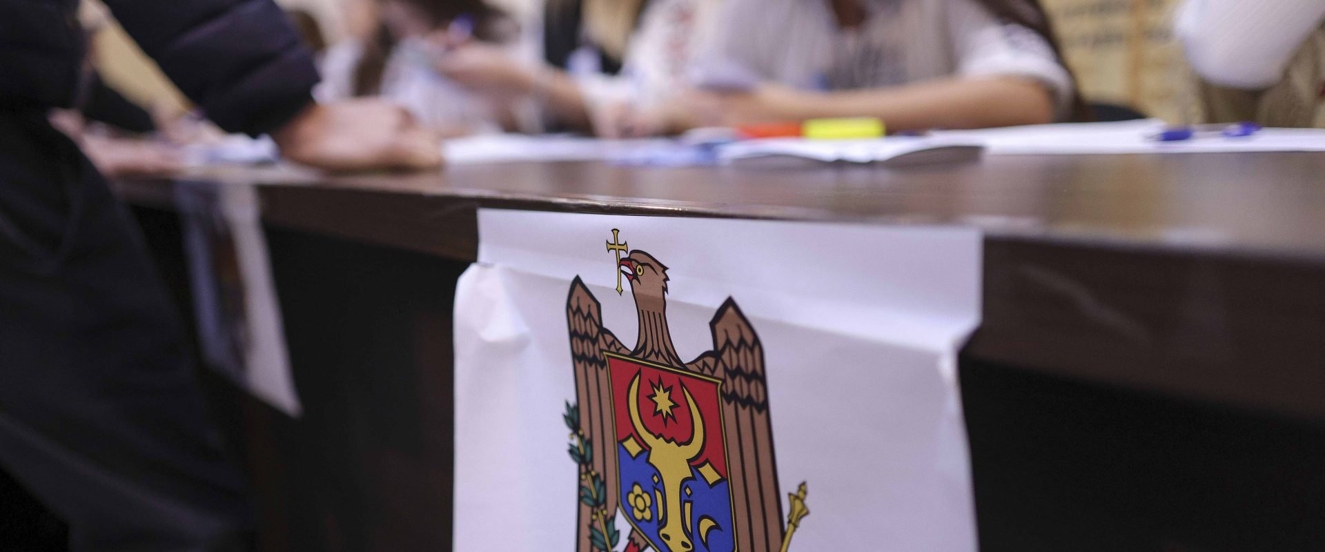 O rețea secretă finanțată de Rusia și care are legături cu o organizație apropiată a oligarhului Ilan Șor urmărește să perturbe alegerile din Moldova / „Ascultă, poți să aduci bani de la Moscova…”